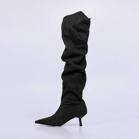 Margot – Bota Feminina Cano Alto Slouch Camurça Salto Geométrico Preto