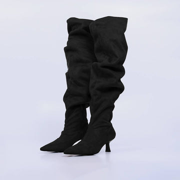Margot – Bota Feminina Cano Alto Slouch Camurça Salto Geométrico Preto