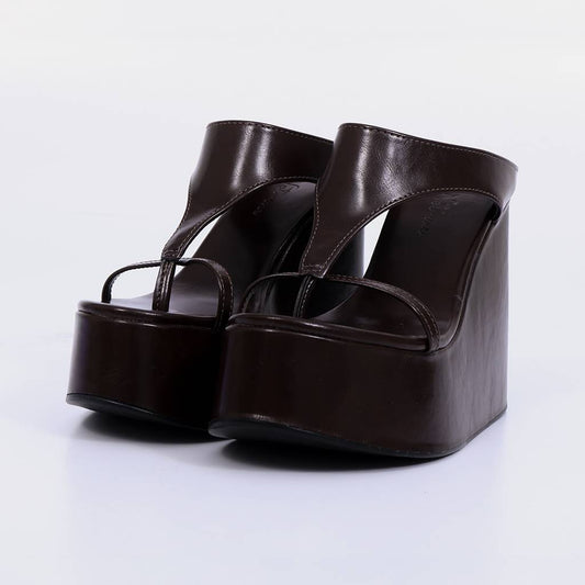 Jade – Tamanco Feminino Plataforma Anabela Tira Dedo Rocha