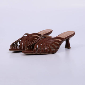 Manu – Mule Feminino Tiras Vazadas com Salto Fino New Whisk