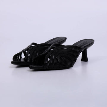 Manu – Mule Feminino Tiras Vazadas com Salto Fino Preto