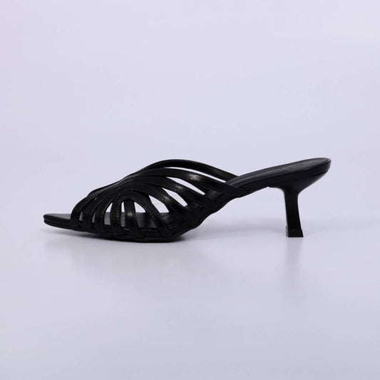 Manu – Mule Feminino Tiras Vazadas com Salto Fino Preto