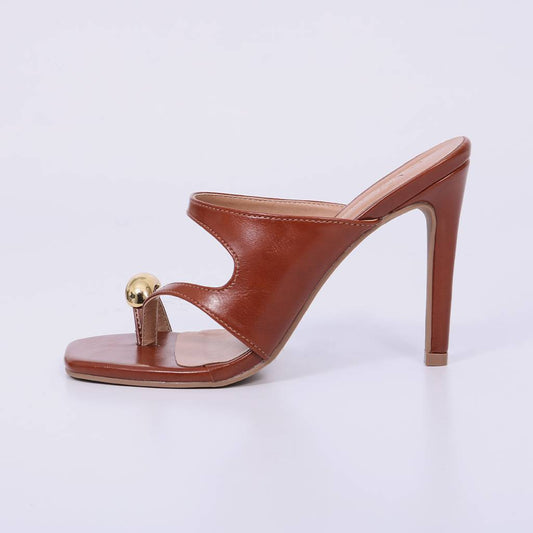 Giza – Tamanco Feminino Salto Fino com Dedo e Aplicação Dourada New Whisk