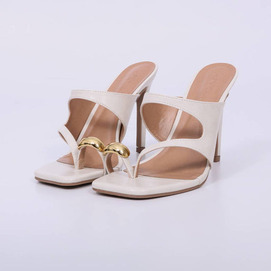 Giza – Tamanco Feminino Salto Fino com Dedo e Aplicação Dourada Off White