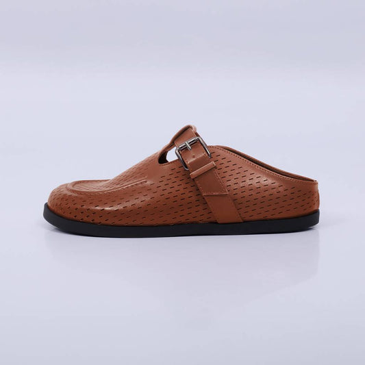 Gabi – Clog Feminino Fivela Vazado Caramelo
