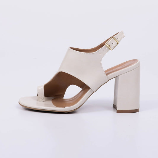 Naomi  - Sandália Feminina Salto Bloco Tira Larga Com Fivela Off White