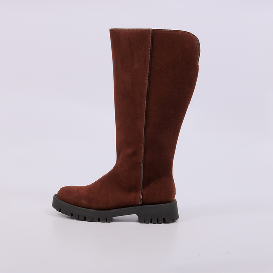 Doha– Bota Feminina Cano Médio Camurça Solado Tratorado Marrom Escuro