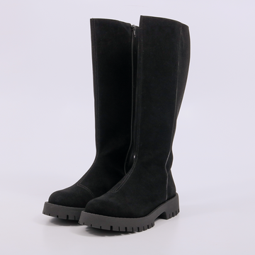 Doha – Bota Feminina Cano Médio Camurça Solado Tratorado Preto