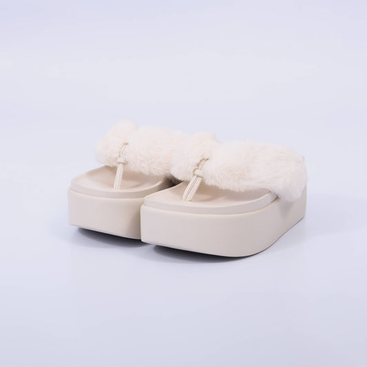 Kate – Tamanco Feminino Plataforma com Pelúcia Branco