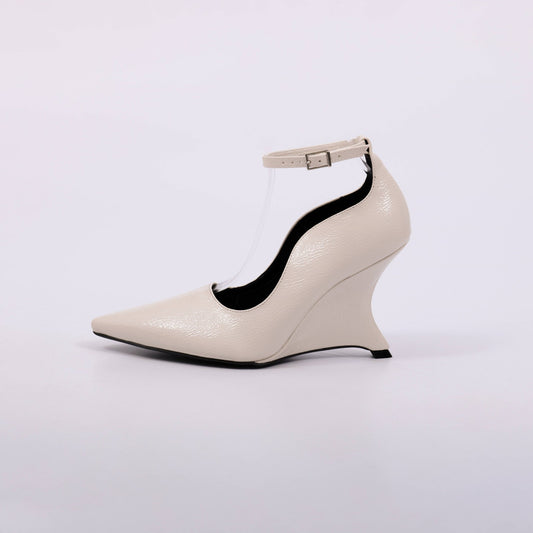 Pérola – Scarpin Feminino Salto Baixo com Tira no Tornozelo Off White
