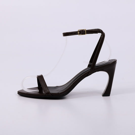 Cecília  - Sandália Feminina Salto Alto Tiras Finas Fivela Marrom Escuro