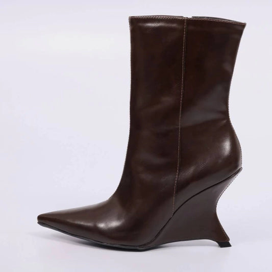 Suzan - Bota Feminina Elegante Salto Anabela Cano Médio Marrom Escuro