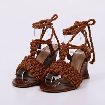 Yasmin - Sandália Salto Anabela Amarração Corda Caramelo