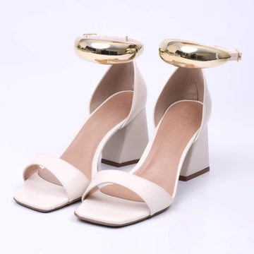 Suíça - Sandália Feminina De Bico Quadrado Aplicação Off-White