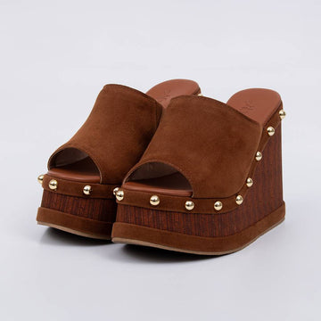 Adrian - Tamanco Feminino Anabela Plataforma Tachas Caramelo