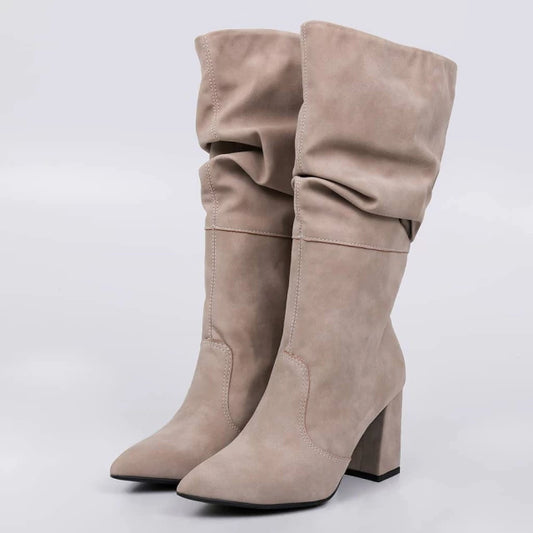 Europa - Bota Feminina de Camurça Salto Bloco Bico Fino Cinza