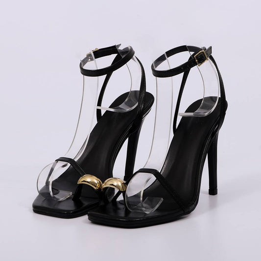 Coral - Sandália Salto Alto Tiras Dedo Metal Dourado Preta