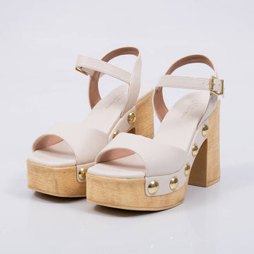 Holanda - Sandália Feminina Meia Pata Salto Bloco Tachas Off-white