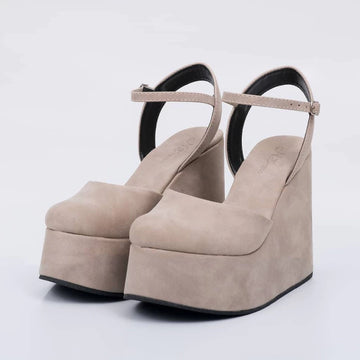 Lima - Sandália Feminina Anabela Camurça Fivela Cinza