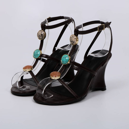 Carla - Sandália Feminina Salto Anabela Aplicações Marrom