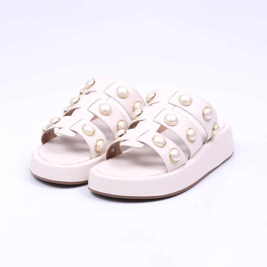 Odessa - Flatform Feminina Com Aplicações Nas Tiras Off-White