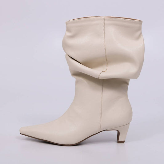 Sofia - Bota Feminina Slouchy Salto Baixo Bico Fino Off White