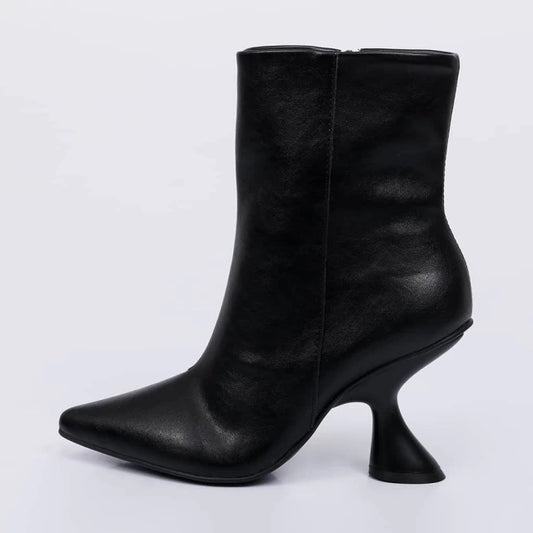 Noa - Bota Feminina Bico Fino Salto Geométrico Preto