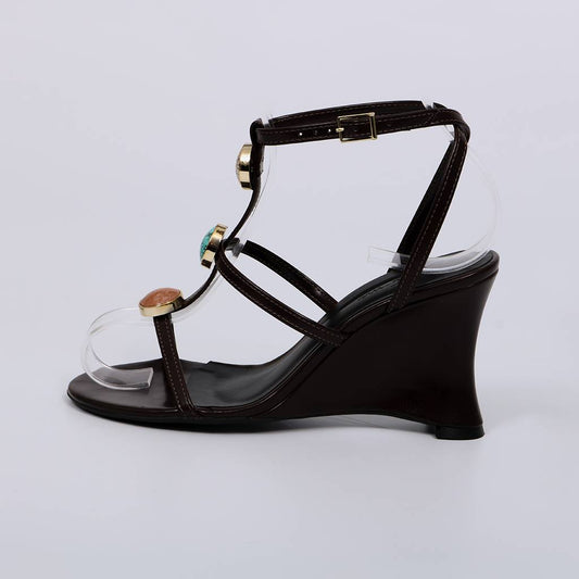 Carla - Sandália Feminina Salto Anabela Aplicações Marrom