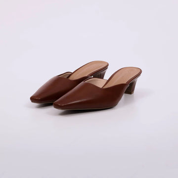Carmen - Mule Feminino Salto Bloco Bico Fino Caramelo