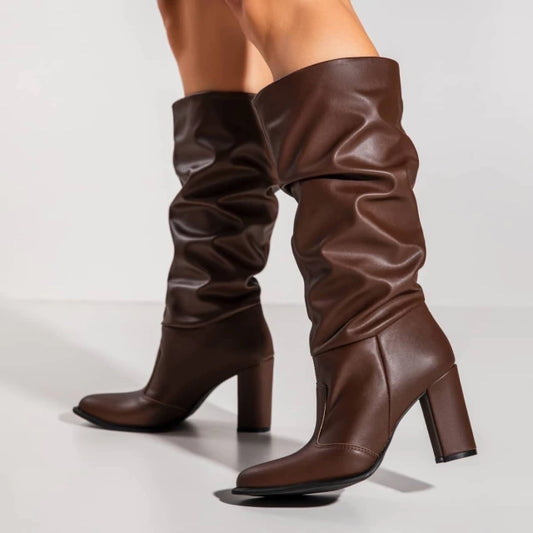 Emily - Bota Feminina Slouch Salto Grosso Cano Médio Marrom