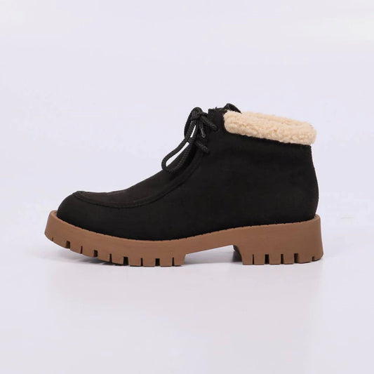 Joana - Bota Feminina Casual Cano Curto Tratorada Forrada Preta