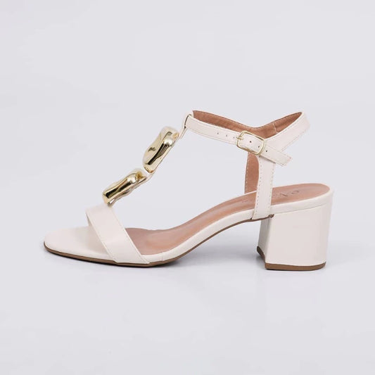 Vitória - Sandália Feminina Salto Bloco Aplicação Fivela Off-White