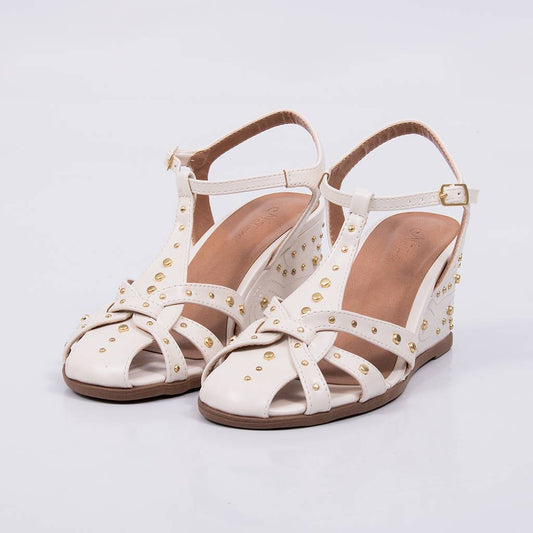 Quênia - Sandália Feminina Anabela Tachas Douradas Off-white