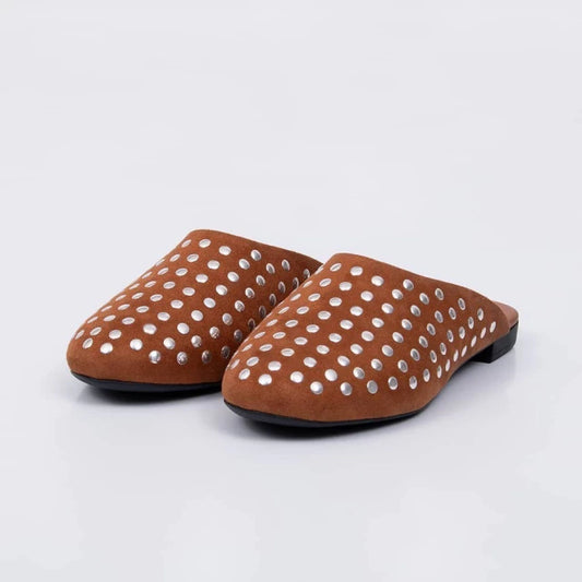 Sue - Clog Feminino Camurça Aplicação Marrom Caramelo