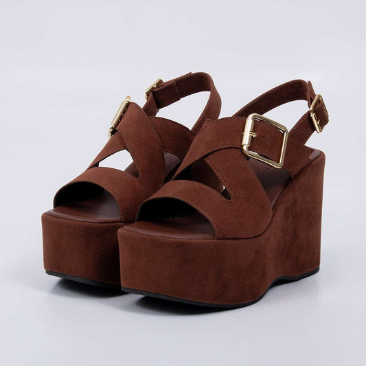 Atenas - Sandália Feminina Salto Anabela Fivelas Douradas Marrom