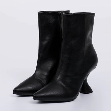 Noa - Bota Feminina Bico Fino Salto Geométrico Preto