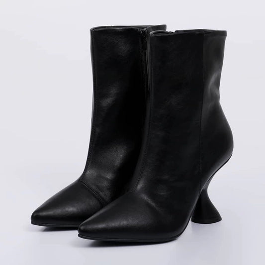 Noa - Bota Feminina Bico Fino Salto Geométrico Preto