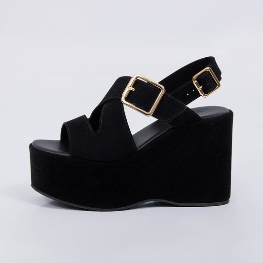 Atenas - Sandália Feminina Salto Anabela Fivelas Douradas Preto