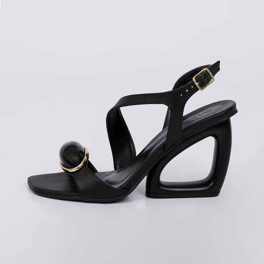 Aurora - Sandália Feminina Salto Geométrico Aplicação Preta
