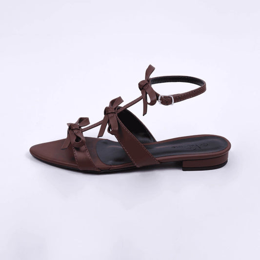 Lynn - Sandália Feminina Rasteira Bico Folha Aplicação em Laço Marrom
