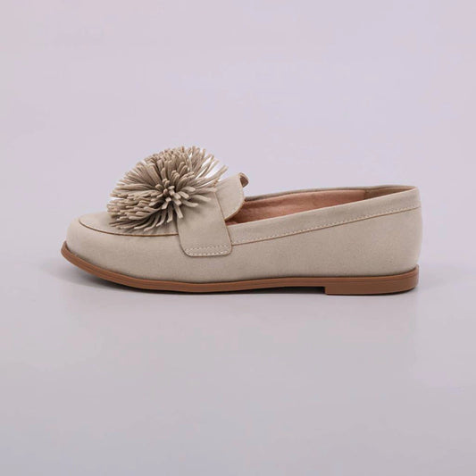 Hana – Mocassim Feminino Camurça Aplicação Floral Off White