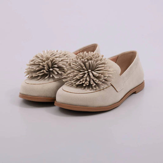 Hana – Mocassim Feminino Camurça Aplicação Floral Off White