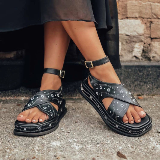 Sophie - Sandália Feminina Flatform Tiras Aplicação em Bordado Preta